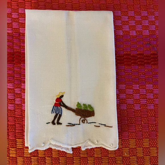 Vintage fingertip towel, hand embroidered. New condition - Picture 1 of 1